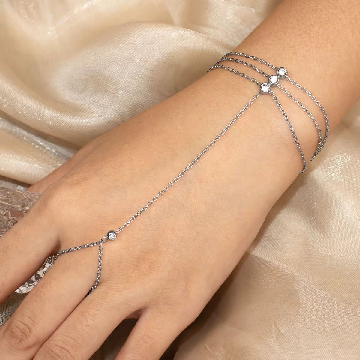 Alyssa Hand Chain Silver - David Omo
