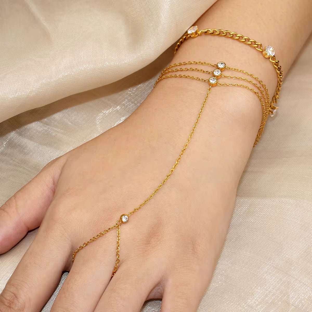 Alyssa Hand Chain Gold - David Omo